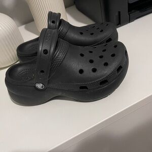 Crocs classic platform clog